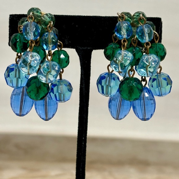 Hattie Carnegie Signed Vintage Blue and Green Dangle Clip on Earrings - Picture 3 of 10